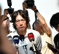 ‘유럽파 면담+외인 코치 면접’ 홍명보 감독, 항공 지연으로 하루 늦은 25일 귀국