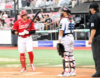 [포토]‘기록달성 첫타석’ 최고령 타자 출장기록 추신수