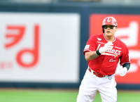 [포토]최고령 타자 출장기록 첫타석은 2루타, 추신수