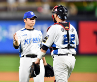 제2막 돌입 ‘언더커버 미쓰홍’ 박신혜·강채영, 눈물의 워맨스…막 오르는 시청률