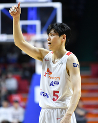 ‘리더의 품격’ 체력훈련 1위 SK 김선형, 후배들에 상금 쾌척 [SS현장]