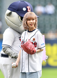 ‘한국판 브래드 피트’ 김홍표, 51세에 아빠됐다! “아내와 나이 합쳐 백 살”