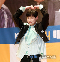 민경훈 예비신부는 ‘아는 형님’ PD “방송으로 만나 취미로 가까워졌다” 비하인드 공개