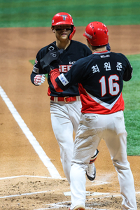 ‘투런포 폭발’ 김도영 이틀 연속 홈런으로 최연소·최소 경기 100득점 신기록