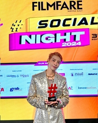 싱어송라이터 아우라, 인도-두바이 필름페어 어워즈서 특별상 수상