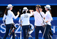 [포토]준결승전 진출하는 한국 여자 양궁