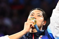 [포토]금메달에 입맞춤 하는 오상욱