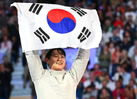 [포토]금메달 오상욱, 태극기 휘날리며!