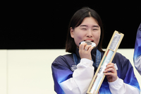 첫 깜짝 메달 ‘엄마 파워’에 올림픽 레전드 장미란 차관도 감동 “누군가에게 위로 됐을 것”[SS파리in]