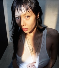 무대에서 몸 사렸던 현아, 용준형과 혼전 임신설에 입장...“근거 없는 억측”