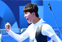 [포토]결승을 향한 김제덕의 10점, 좋아!