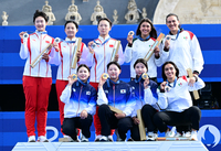 [포토]10회 연속 금메달 한국 여자 양궁, 중국-멕시코 선수들과 함께
