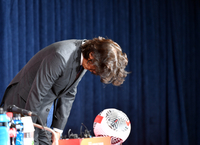 [포토]‘입장하며 사죄하는’ 홍명보 감독