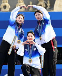 [포토]한국 여자 양궁, 10년 연속 금메달 세리머니