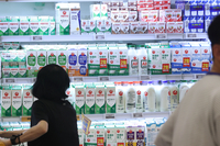 우유 소비 줄고 수입 늘었다…유업계, ‘고급 신사업’으로 승부