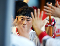 [포토]‘동점이다!’ 투런포 이지영