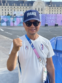 ‘깜짝 실력’ 프랑스 남자 선수들, 여성용 활로 출전해 첫 메달까지…‘명장’ 오선택 감독의 지도력 빛났다[단독인터뷰]