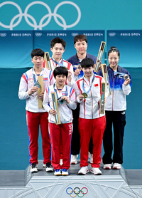 [포토]신유빈-임종훈, 북한-중국 메달리스트들과 함께!
