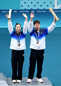 [포토]신유빈-임종훈, 동메달 땄어요!