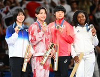 [포토]은메달 목에 건 허미미