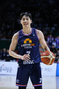 ‘슈퍼팀’ KCC의 만점 조연, 정창영-에피스톨라 효과 계속?