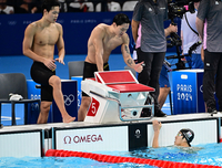 [포토]김우민 스퍼트로 결선 진출하는 수영 남자 계영 대표팀