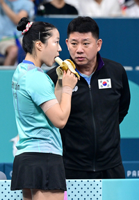 [사진]신유빈, ‘힘내자!’