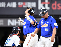 [포토]‘하늘향해 감사’ 솔로포 노시환