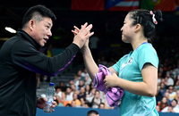 [포토]하이파이브 나누는 신유빈과 오광헌 감독