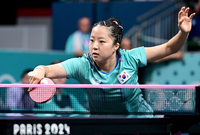 [포토]서브 받아넘기는 신유빈