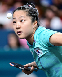 [포토]서브 넣는 신유빈