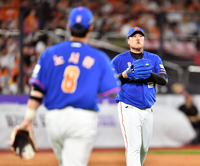 [포토]‘아....실책’ 류현진