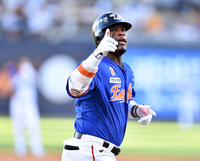 [포토]‘내가 쐈으요’선제 솔로포 페라자