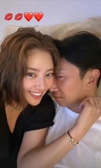 손담비, 남편 이규혁과 침대 위 밀착 스킨십...키스마크 박제