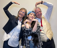 아이유, 76세 美 유애나 할아버지 만났다...“구름 위 걷는 기분”