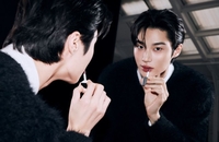 변우석, 촉촉한 레드립으로 블링블링 미모 발산…뷰티 광고도 접수