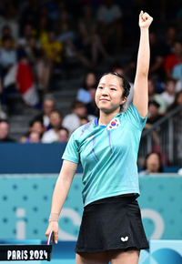 3-0 압도하다 3-3 동점 허용, 패배 위기 이겨내고 4강 ‘안착’ 신유빈…눈물 흘릴 정도로 힘든 승리였다[SS파리in]