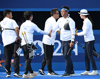 [포토]대만 꺾고 8강 진출하는 김우진-임시현