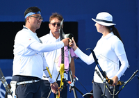 [포토]8강 진출에 기뻐하는 김우진-임시현