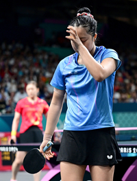 [포토]내리 3게임 내주는 신유빈