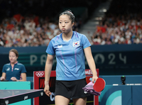 중국 천멍의 ‘벽’은 높았다…신유빈, 0-4 완패하고 동메달 결정전으로[파리 2024]