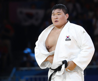 ‘세계랭킹 1위’ 男 유도 최중량급 김민종, 한판승으로 8강 진출 [파리 2024]