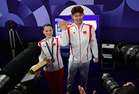 [포토]금메달 딴 뒤 프로포즈한 중국 배드민턴 커플