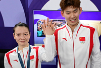 [포토]다이아몬드 반지 뽐내는 중국 배드민턴 커플