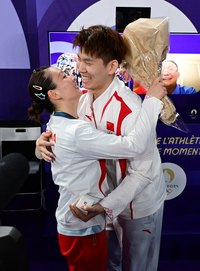 [포토]혼성 복식 금메달 중국, 프로포즈 받고...