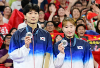 [포토]김원호-정나은, 배드민턴 혼성 복식 은메달