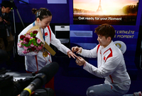 [포토]다이아몬드 반지 끼워주며 프로포즈 하는 중국 배드민턴 대표