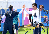 [포토]양궁 김우진, 이우석 잡고 결승 진출