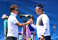 [포토]준결승 합류하는 김우진, 이우석과 맞대결