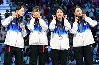 [포토]펜싱 여자 사브르 은메달 대표팀, 귀걸이 함께 맞췄어요!